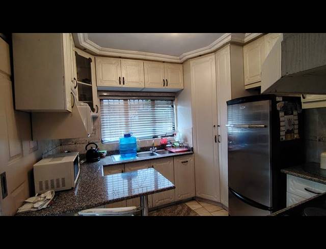 3 BEDROOM HOUSE FOR SALE IN MONTFORD